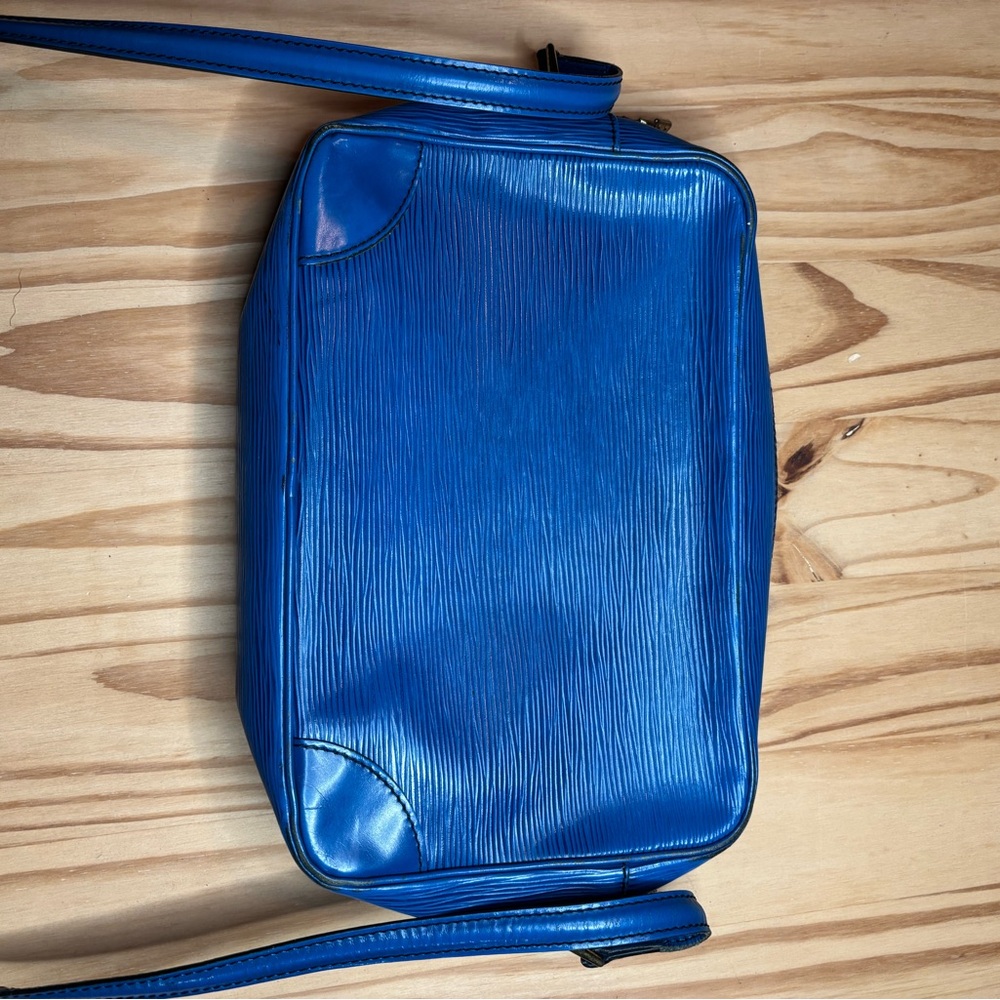 LOUIS VUITTON Trocadero 24
Shoulder Bag Epi Leather Blue - Picture 3 of 11
